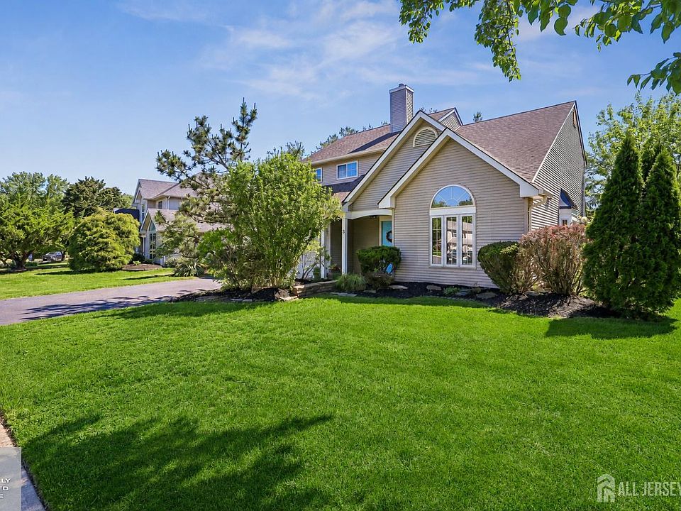 1st image of 3 Longbrook Ln