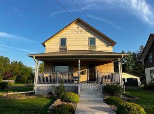 1422 6th St E, Ashland, WI 54806