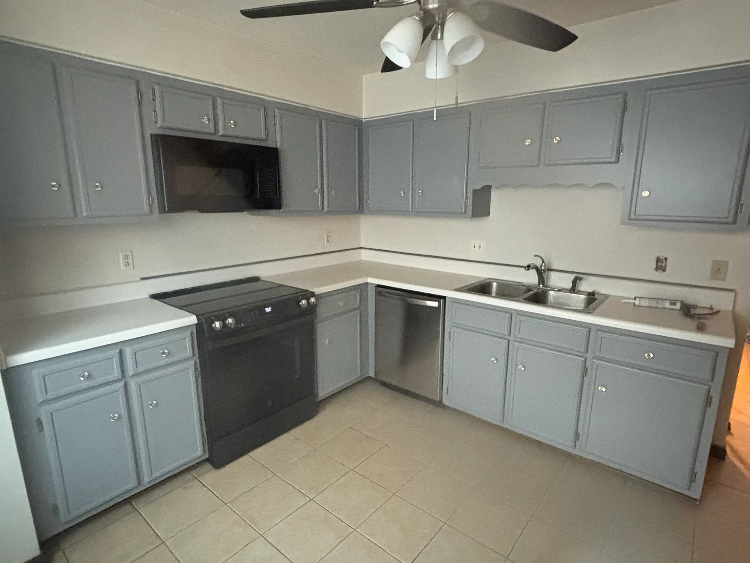 2 bed, 2.5 bath, 1412 sqft, $1,900 — Photo 1
