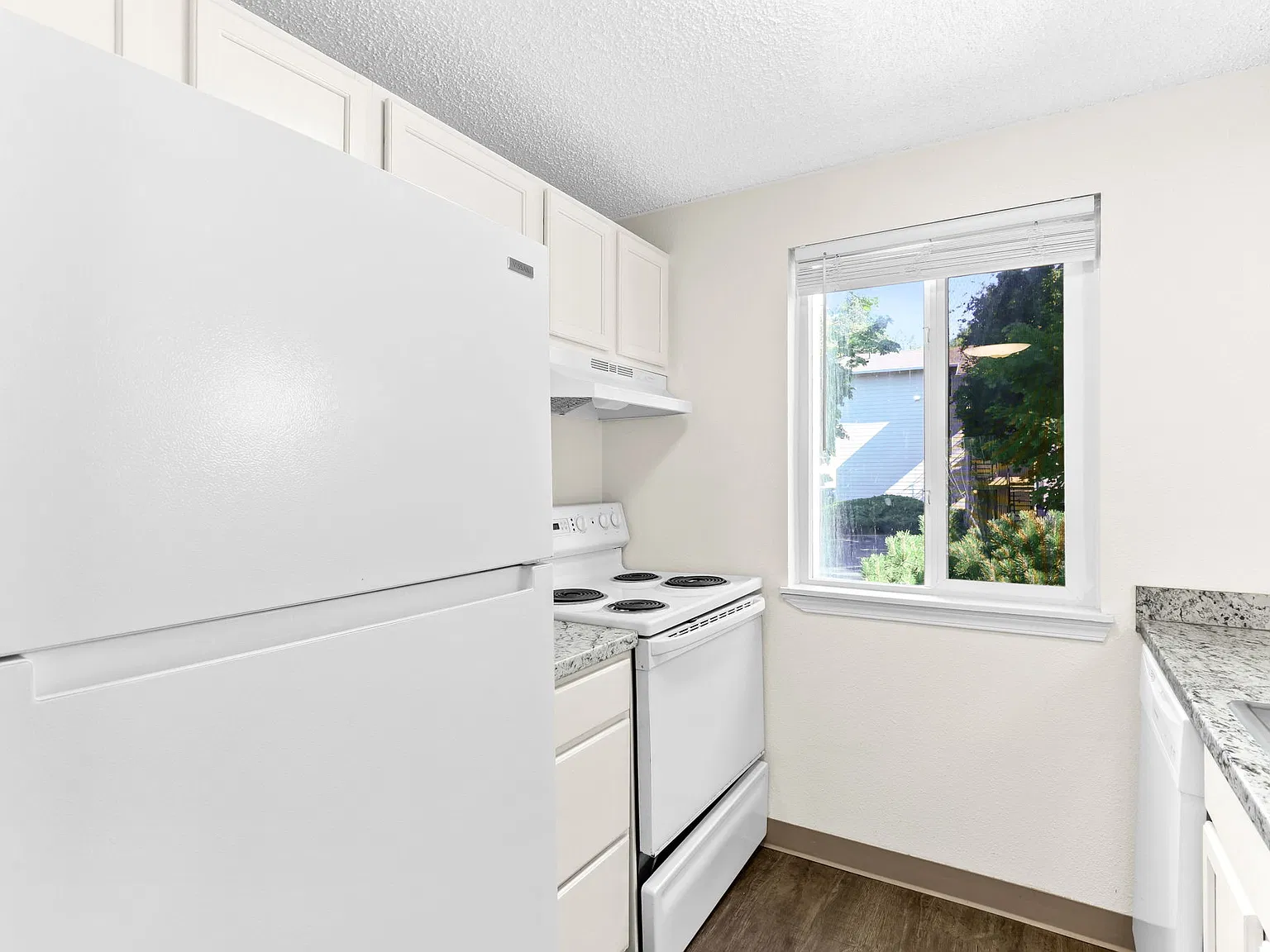Charbern Apartments — Photo 3