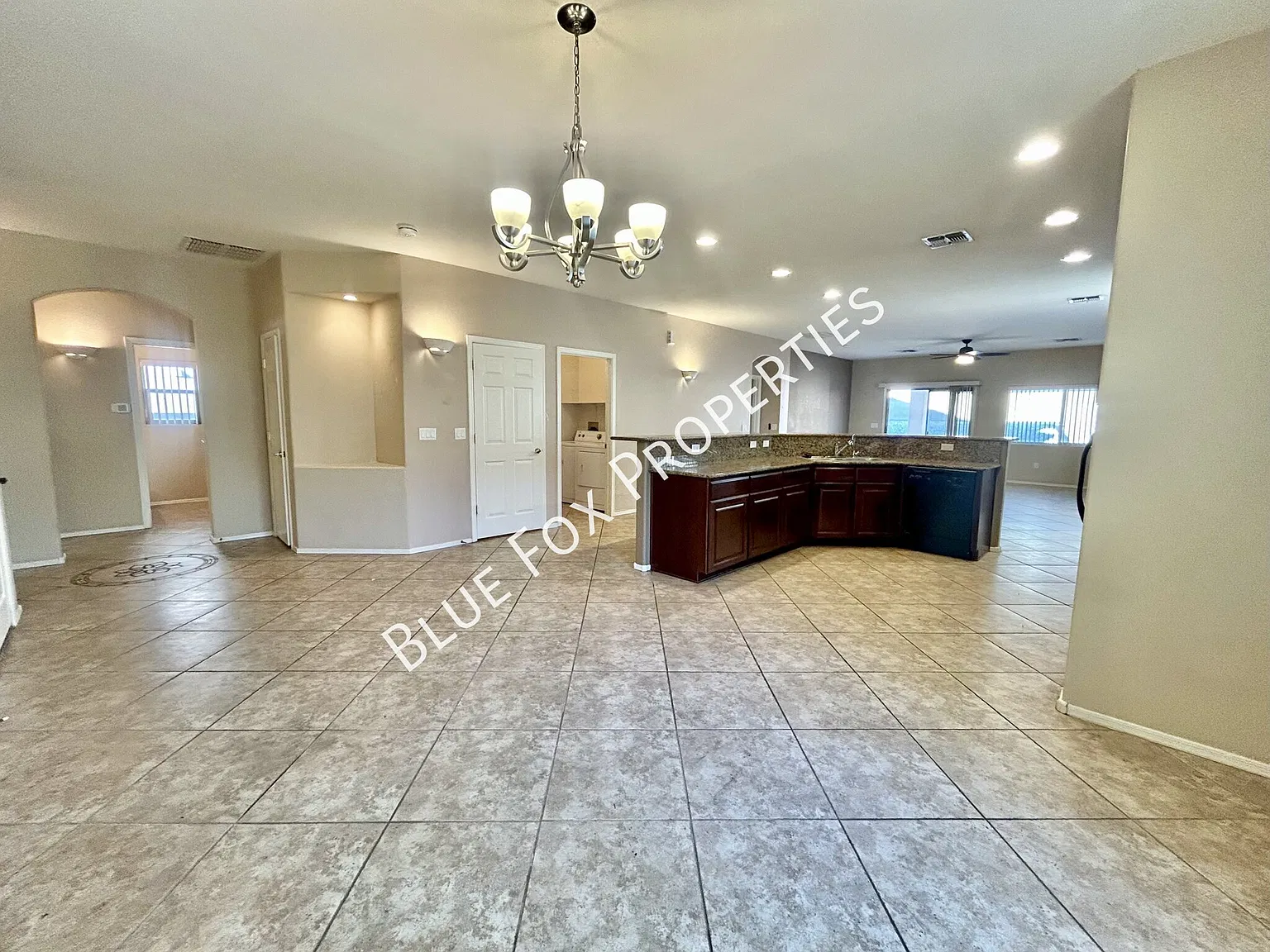 8171 S Camino Serpe — Photo 3