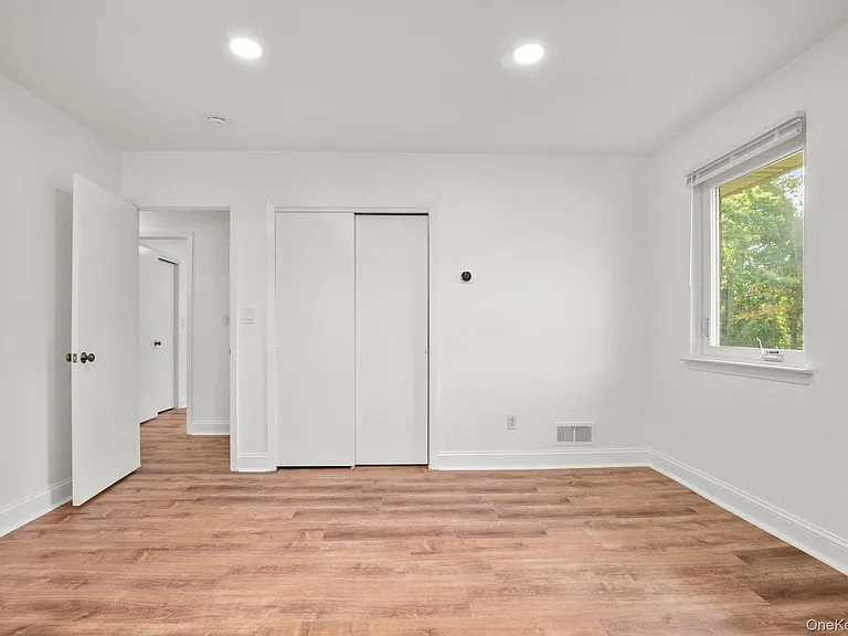 1341 Pelhamdale Ave — Photo 21