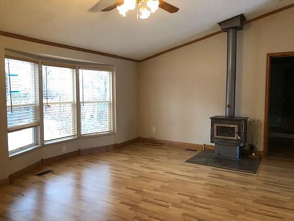 3rd image of 610 1st St SE