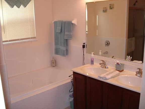 3rd image of 994 Preble Dr