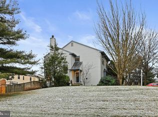 24 Hopton Ct, Sterling, VA 20165