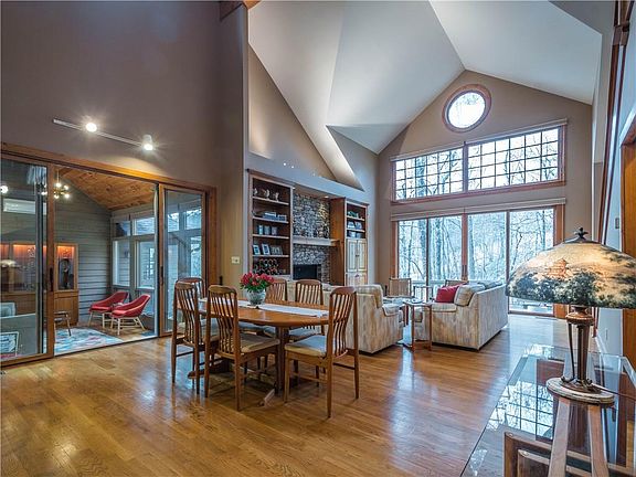 2nd image of 291 Woodland Trce