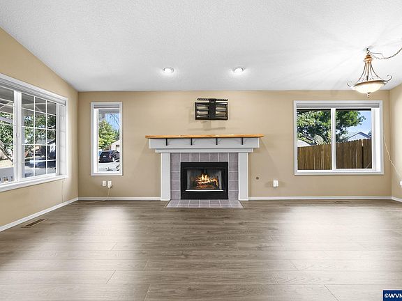 5th image of 2596 Jamestown St