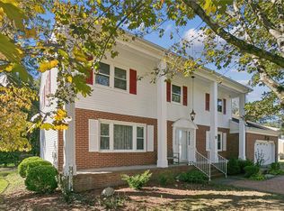 11 Carriage Hill Dr, Poquoson, VA 23662