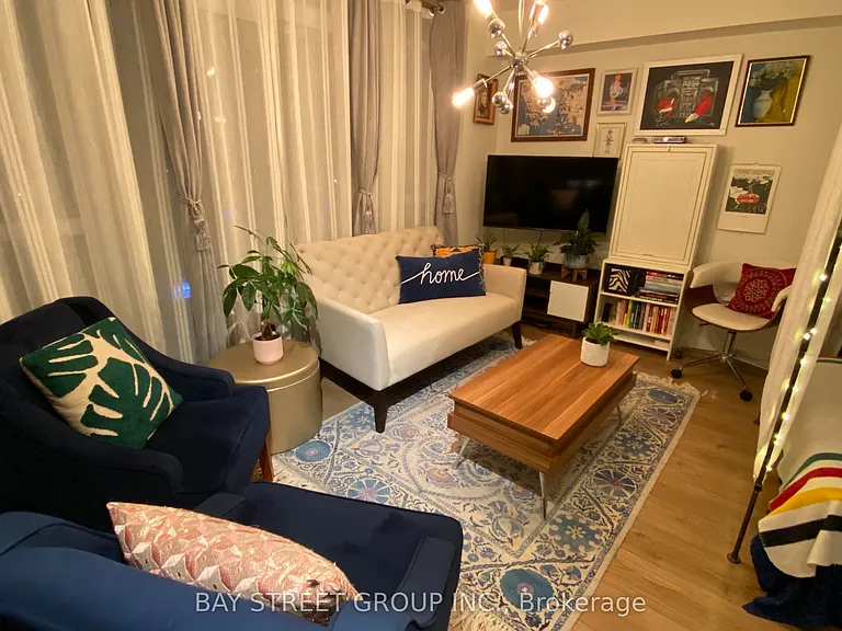 775 King St W #418 — Photo 8