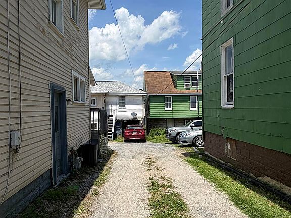 5th image of 208 Dunkard Ave