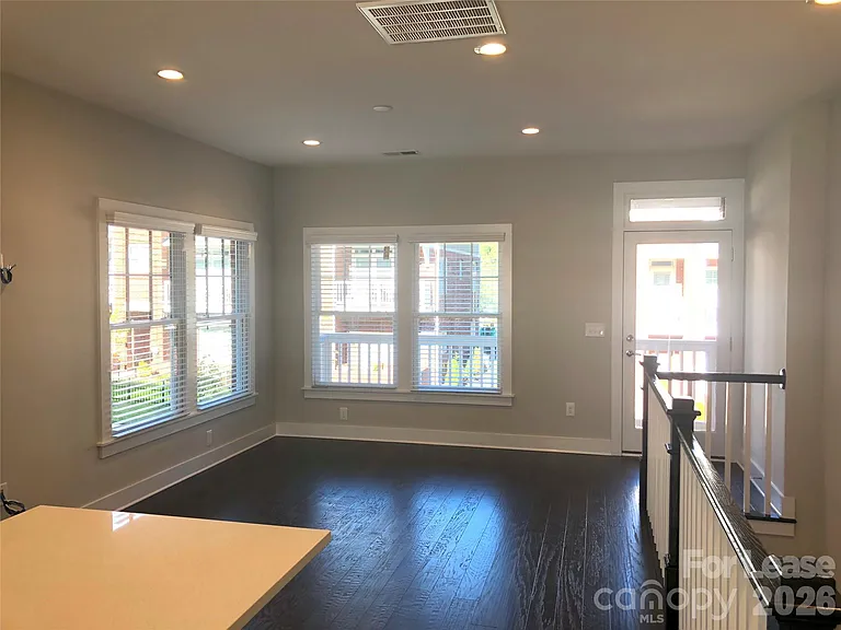 1218 Macomb Pl — Photo 3