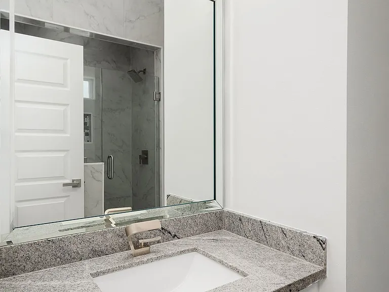 1412 E Hibiscus Ave #4 — Photo 3