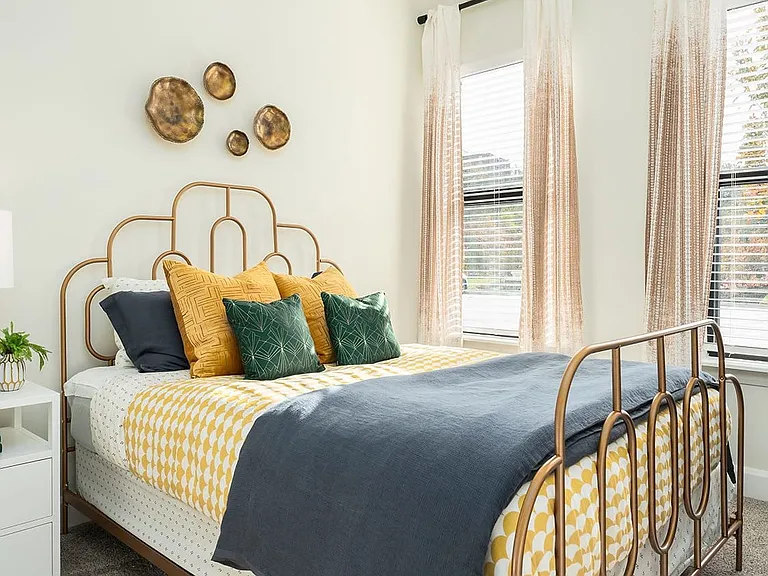 Skytop Apartments — Photo 4
