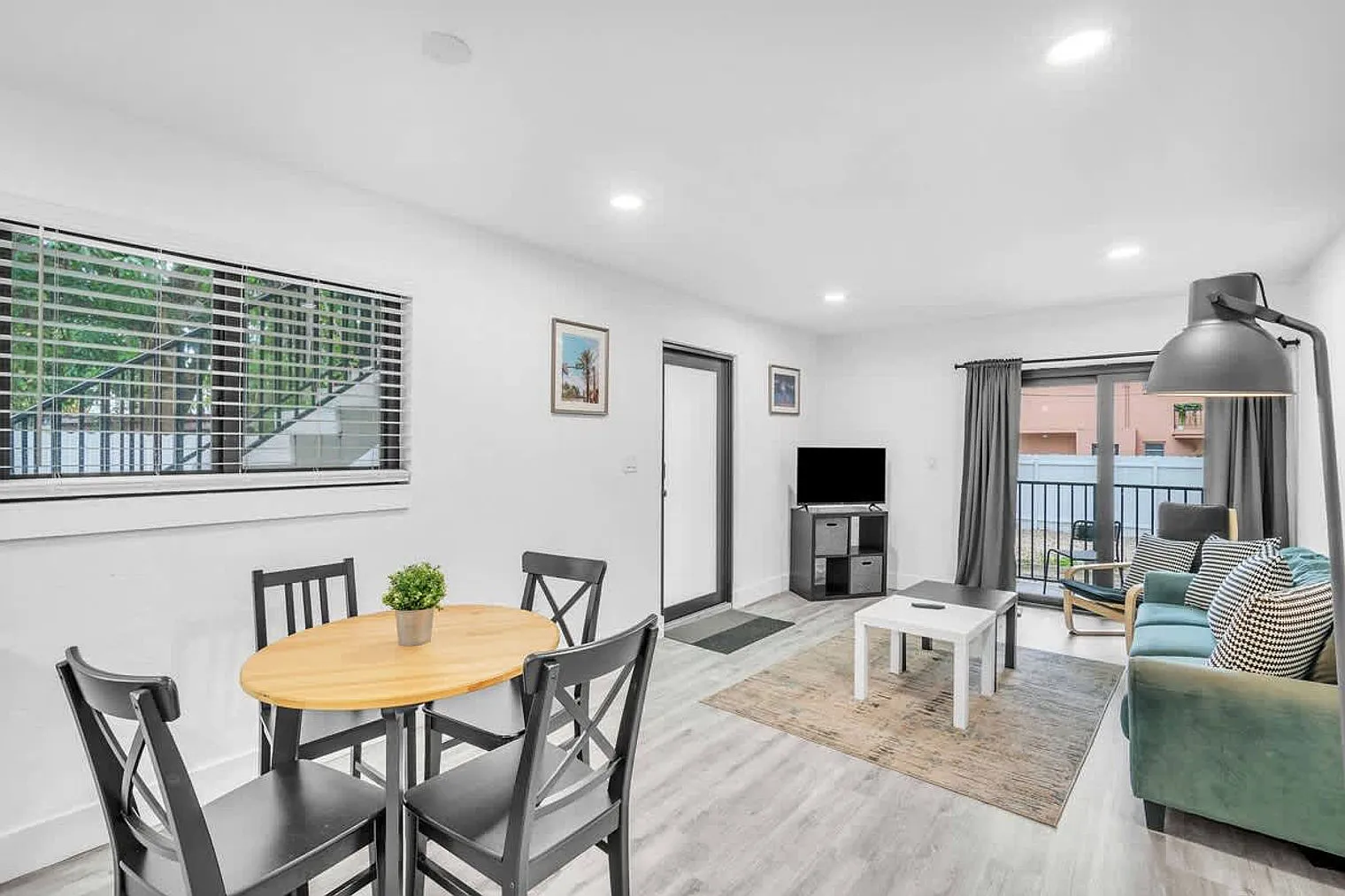 2 bed, 1.0 bath, 796 sqft, $4,051 — Photo 4