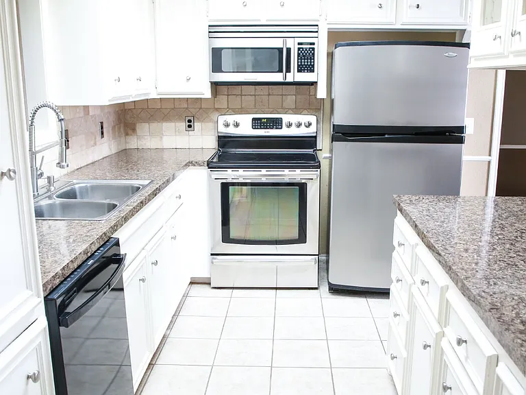 9705 Abbeville Ave — Photo 15