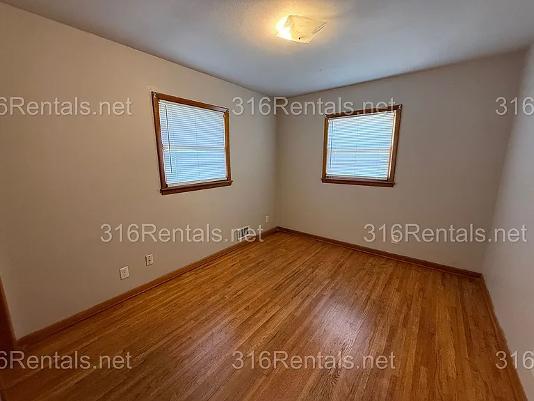 1718-1720 S Mosley Ave — Photo 12