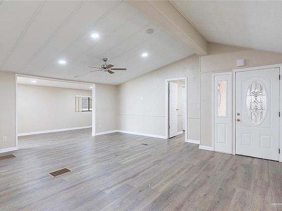 3rd image of 2027 Kelly St