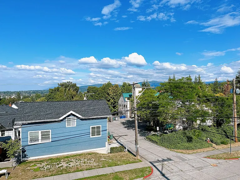 600 E Maple St — Photo 47