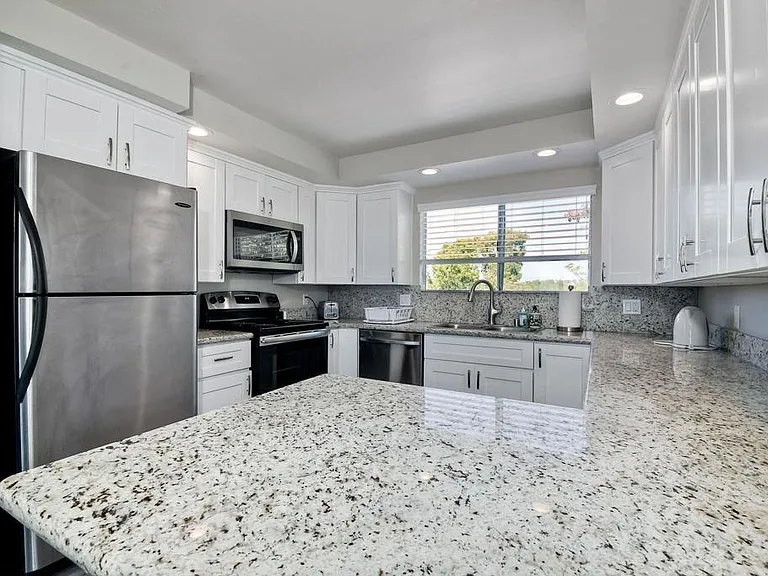 6677 Paseo Del Norte #B — Photo 2