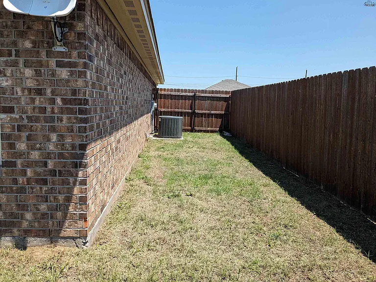 117 E Valley Dr — Photo 23