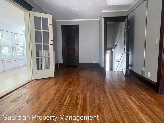 2nd image of 1026 15th Ave SE