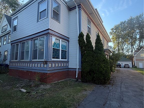 2nd image of 2776 Main St #3