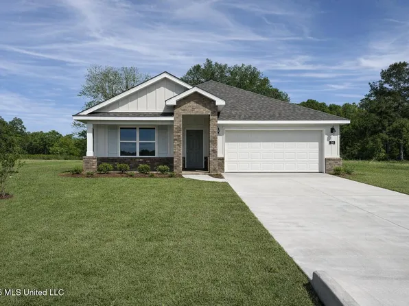 104 Dewberry Dr, Lucedale, MS 39452