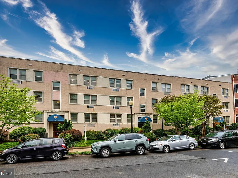 1363 K St SE #202 — Photo 2