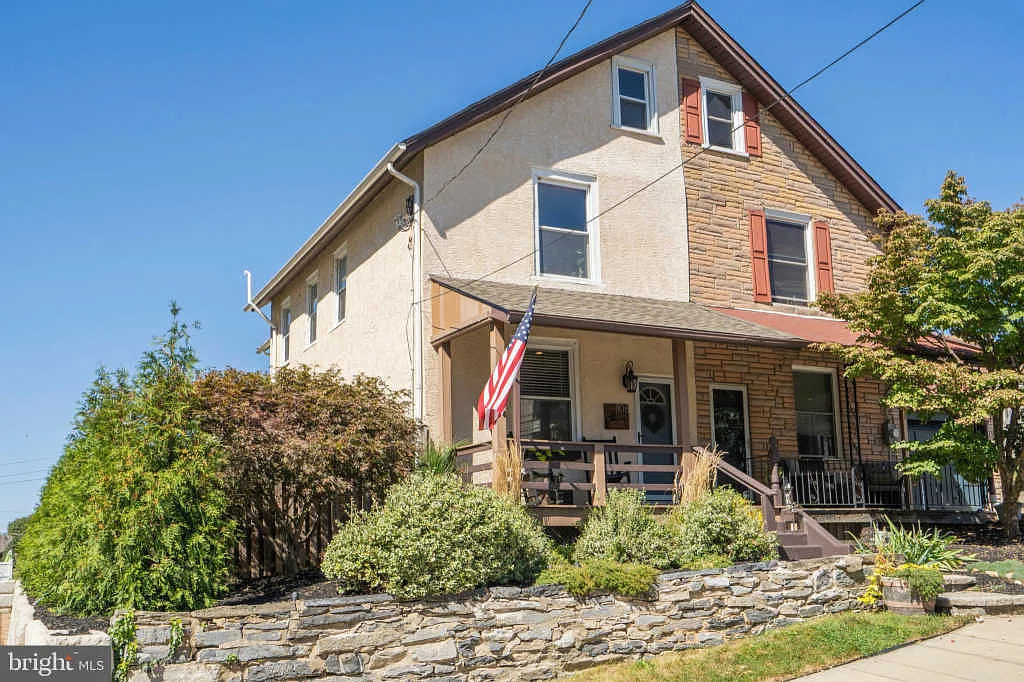 108 Forrest St photo 1