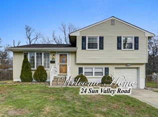 24 Sun Valley Rd, Hamilton, NJ 08690