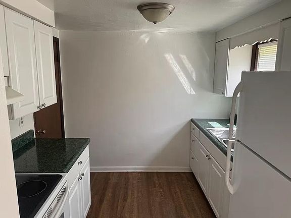 4th image of 245 Laurel Dr