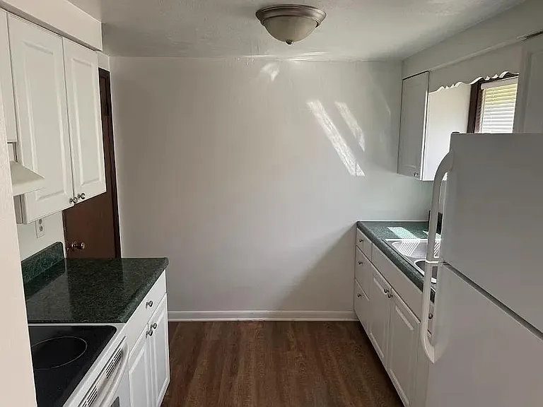 245 Laurel Dr — Photo 4