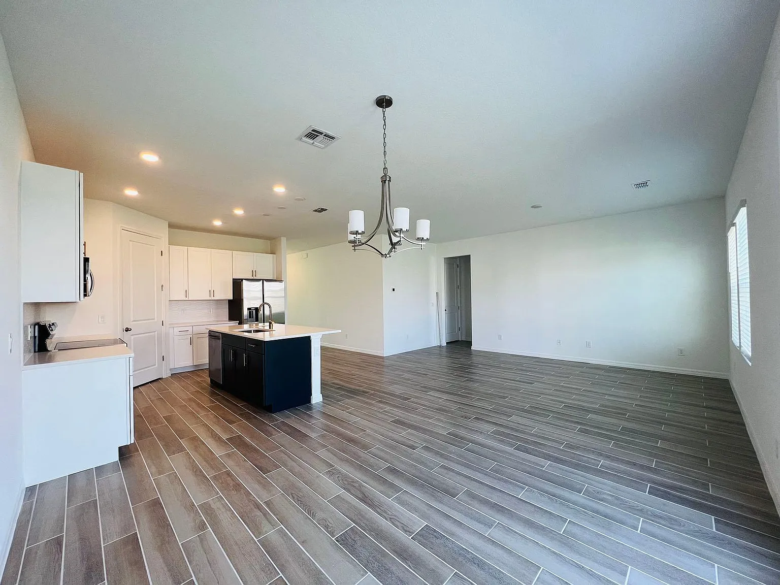 2223 Derwent Dr — Photo 4