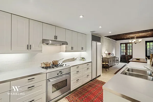 Sold by Warburg | media 4