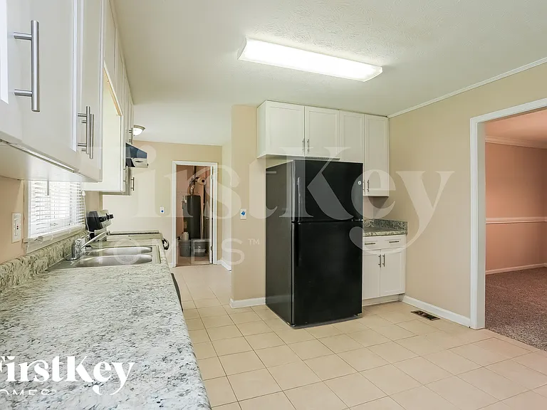 1348 Yates Ave — Photo 8