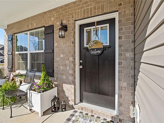 4th image of 672 Mahogany Dr