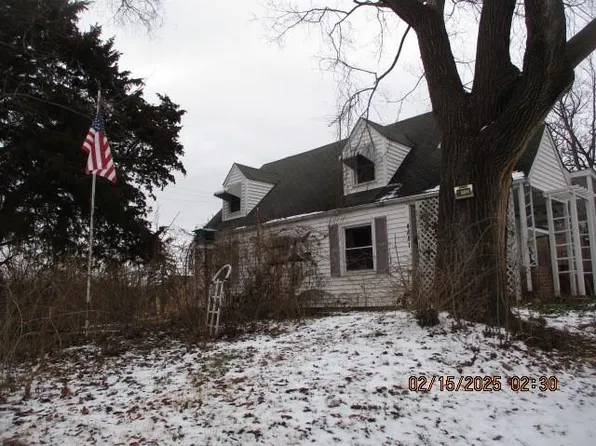 4881 Shawnee Dr, Kansas City, KS 66106