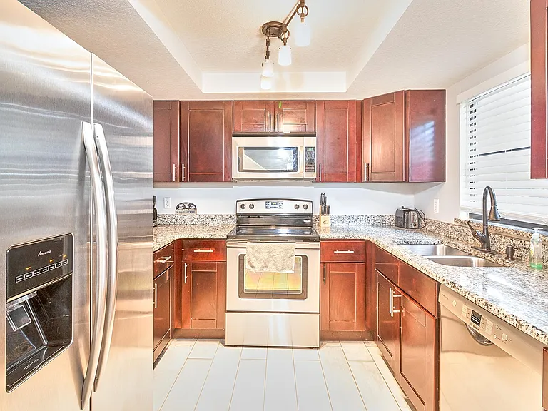 2417 W Stroud Ave #A — Photo 8