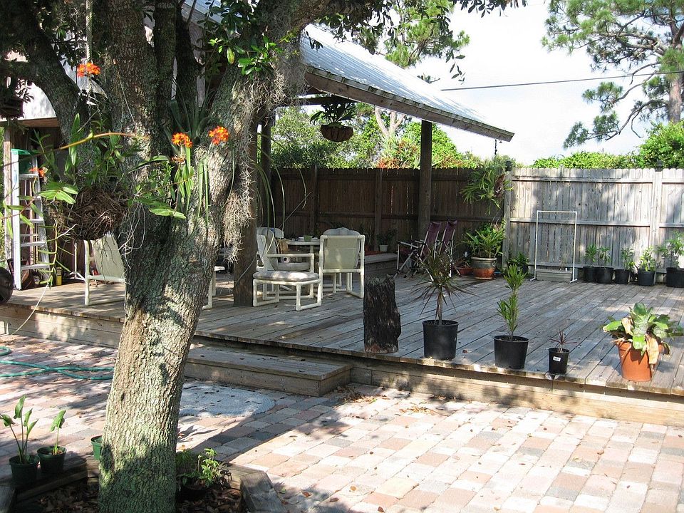 patio & deck area