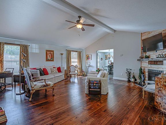 4th image of 699 Bur Oak Dr