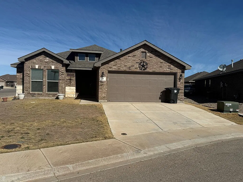 3 bed, 2.0 bath, 1316 sqft, $2,700 — Photo 1