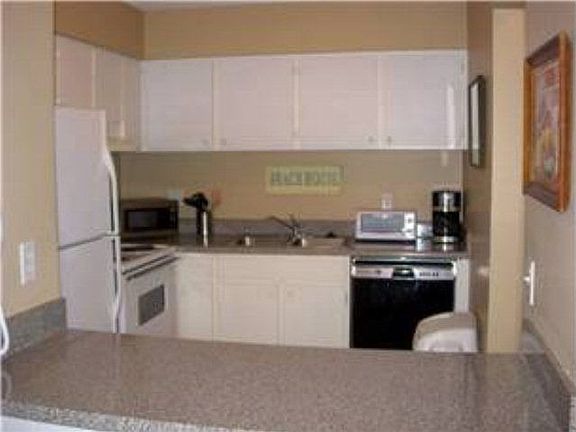 4th image of 850 Mallery St #3F