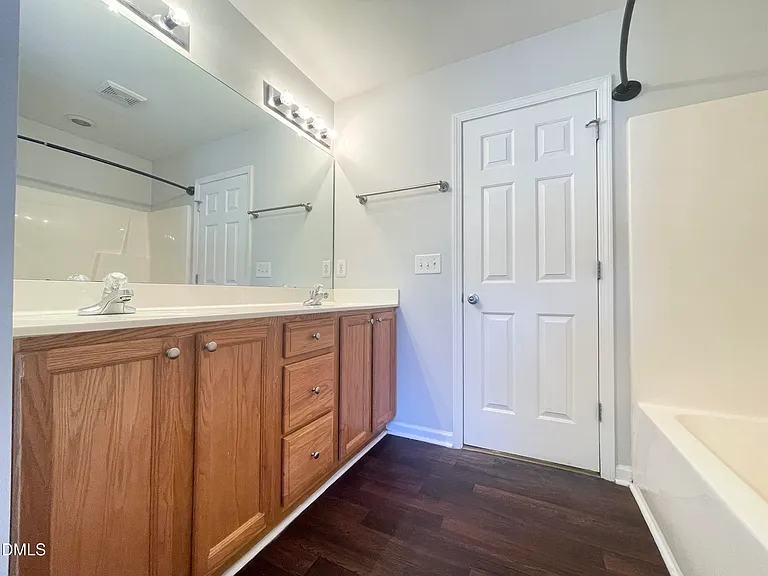 112 Taylors Creek Ct — Photo 19