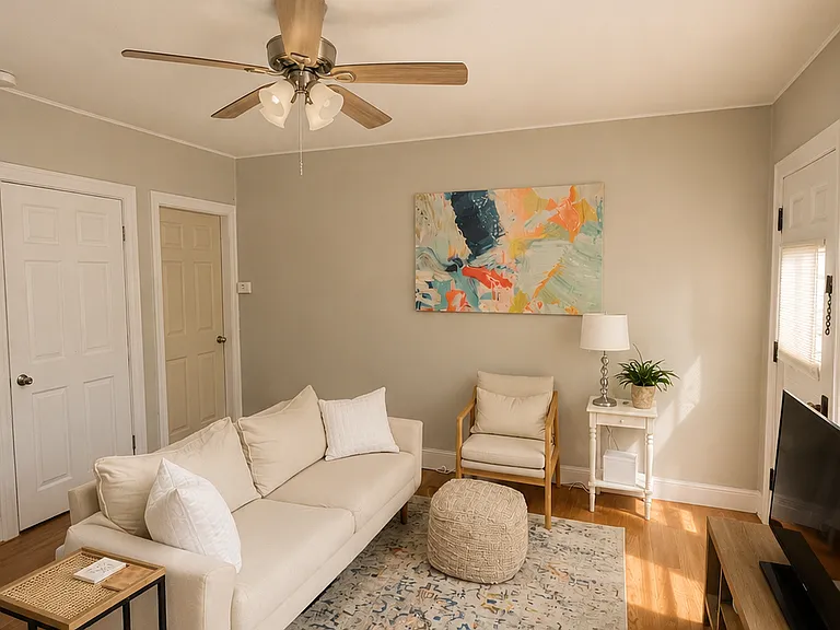 1164 Lonsdale Ave #2 — Photo 2