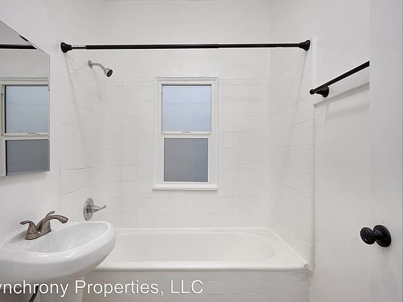 4th image of 446 Linden Ave APT 3