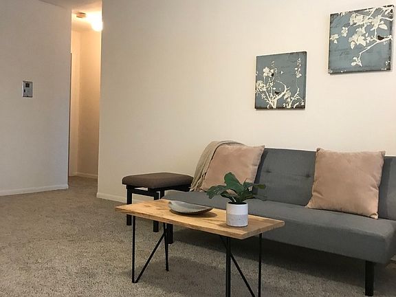 5th image of 1003 Argyle St APT 6A