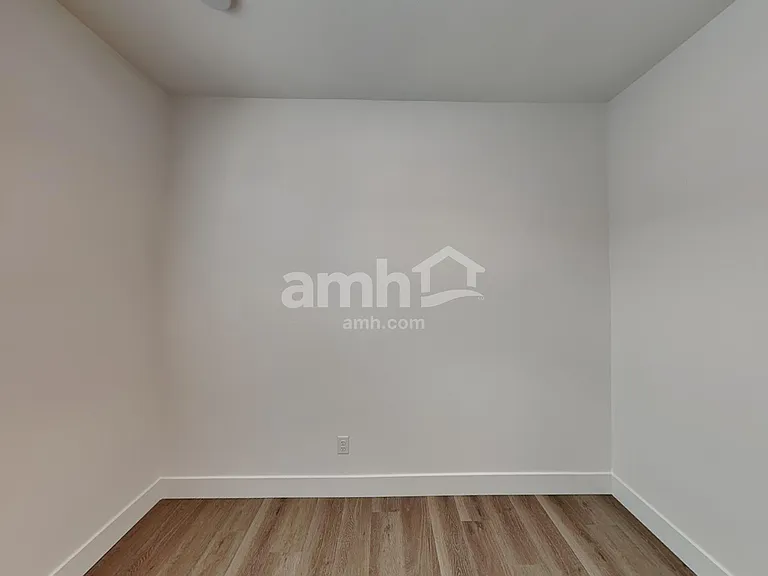 5863 Vaes Dothrak St — Photo 11
