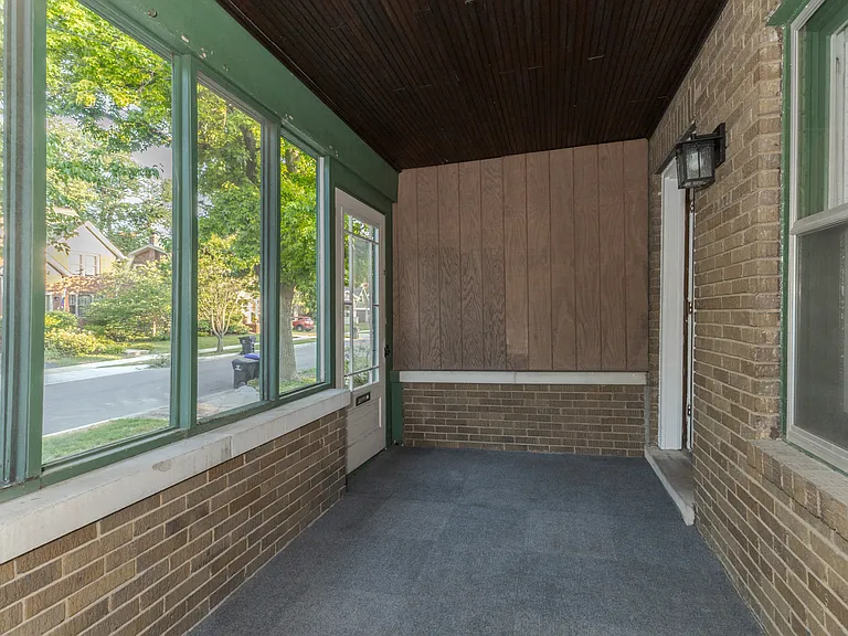 112 Warner St — Photo 2