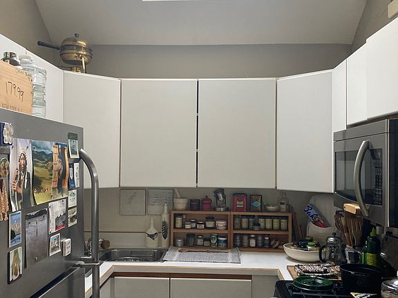2nd image of 32 West St APT Ch3