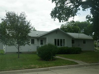 201 Elm St, Manchester, IA, 52057
